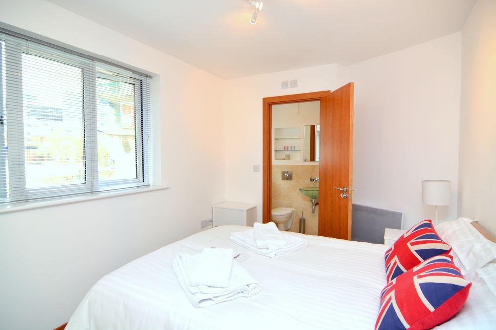 Apartment Wharf - Cuba Street London Exteriör bild